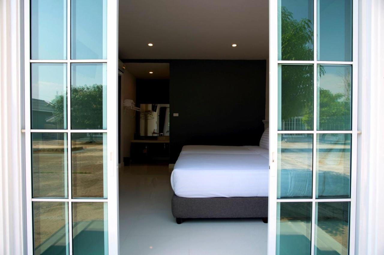 Bhive Otel Nakhon Phanom Dış mekan fotoğraf